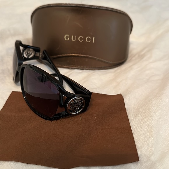 Vintage Gucci sunglasses - Picture 2 of 5